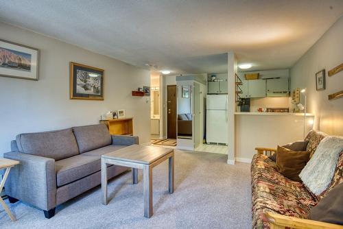 105-1191 Apex Mountain Road, Penticton, BC - Indoor Photo Showing Living Room