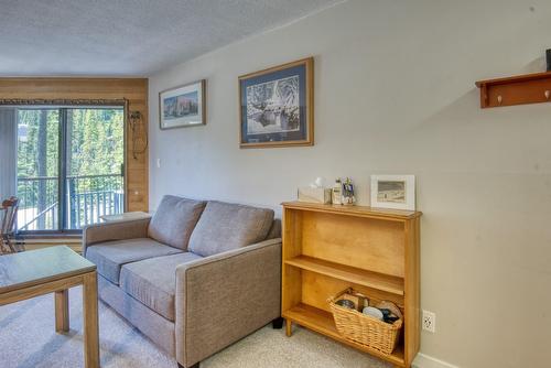 105-1191 Apex Mountain Road, Penticton, BC - Indoor Photo Showing Living Room