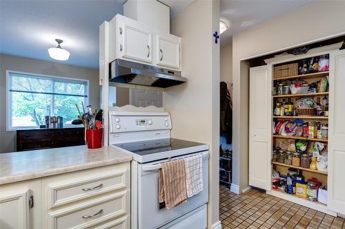 20-2055 Ethel Street, Kelowna, BC - Indoor Photo Showing Kitchen