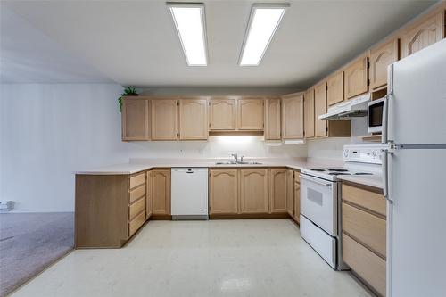 210-2477 Ingram Road, West Kelowna, BC - Indoor Photo Showing Kitchen With Double Sink