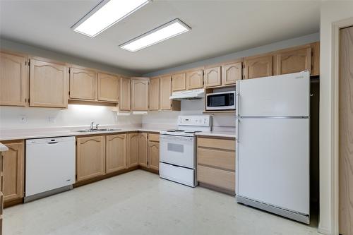 210-2477 Ingram Road, West Kelowna, BC - Indoor Photo Showing Kitchen With Double Sink