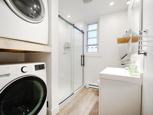 Salle de bains - 379  - 381 Rue De Bellechasse, Montréal (Rosemont/La Petite-Patrie), QC - Indoor Photo Showing Laundry Room