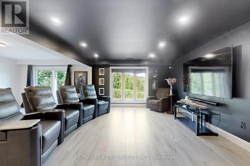 87 - 200 Kingfisher Drive, Mono, ON - Indoor Photo Showing Living Room