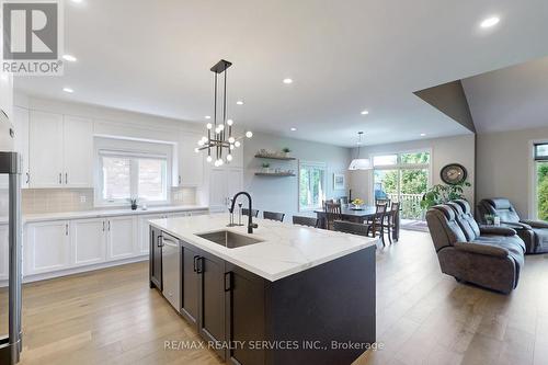 87 - 200 Kingfisher Drive, Mono, ON - Indoor Photo Showing Kitchen With Upgraded Kitchen