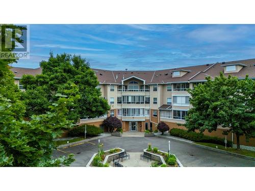 933 Harvey Avenue Unit# 101, Kelowna, BC - Outdoor With Facade