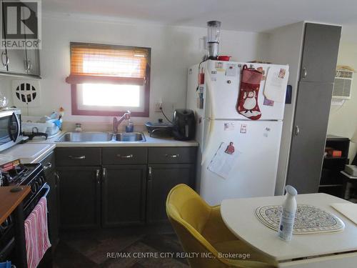 Kitchen with double sing - 29 - 198 Springbank Drive, London, ON 