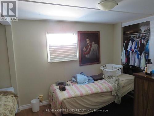 double closet, laminate floors - 29 - 198 Springbank Drive, London, ON 