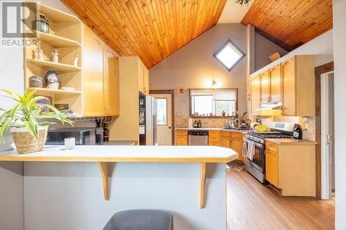 1099 Colclough Avenue, Fernie, BC - Indoor Photo Showing Kitchen