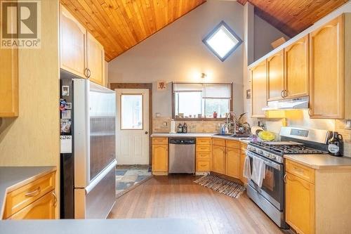 1099 Colclough Avenue, Fernie, BC - Indoor Photo Showing Kitchen