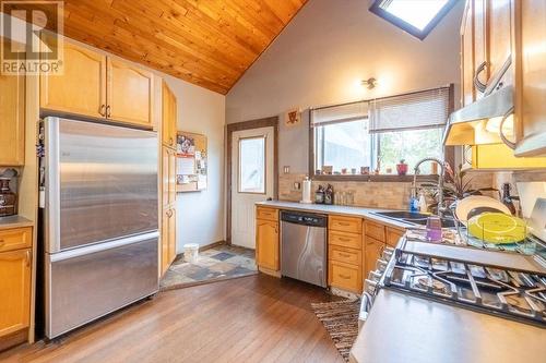 1099 Colclough Avenue, Fernie, BC - Indoor Photo Showing Kitchen With Double Sink