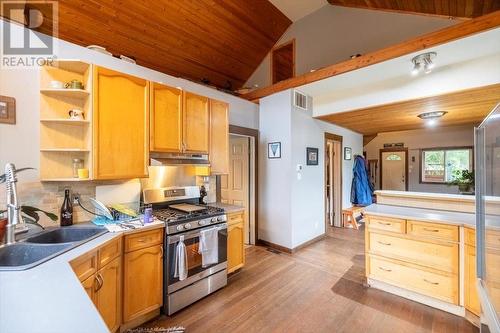 1099 Colclough Avenue, Fernie, BC - Indoor Photo Showing Kitchen