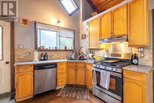 1099 Colclough Avenue, Fernie, BC - Indoor Photo Showing Kitchen