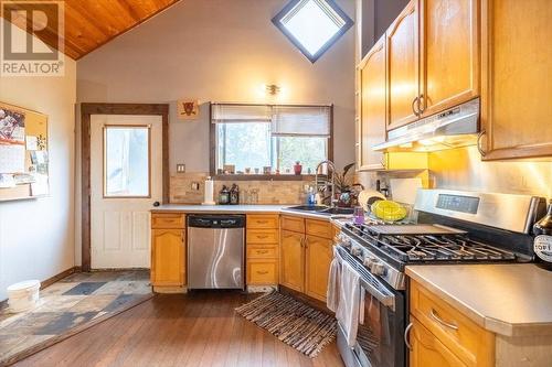 1099 Colclough Avenue, Fernie, BC - Indoor Photo Showing Kitchen