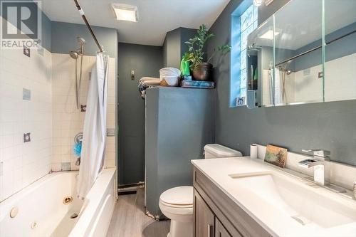 1099 Colclough Avenue, Fernie, BC - Indoor Photo Showing Bathroom