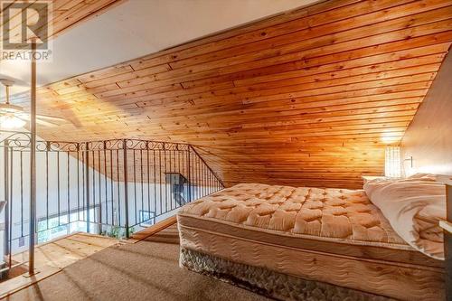 1099 Colclough Avenue, Fernie, BC - Indoor Photo Showing Bedroom