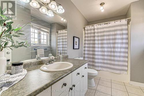 765 Marigold Street, London, ON - Indoor Photo Showing Bathroom