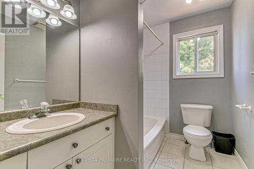 765 Marigold Street, London, ON - Indoor Photo Showing Bathroom