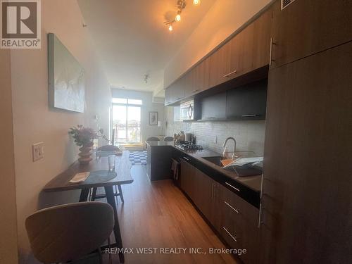 413 - 205 Manning Avenue, Toronto (Trinity-Bellwoods), ON - Indoor Photo Showing Kitchen