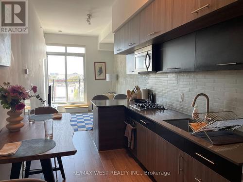 413 - 205 Manning Avenue, Toronto (Trinity-Bellwoods), ON - Indoor Photo Showing Kitchen