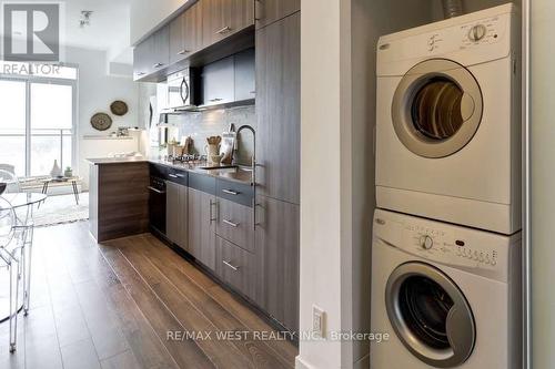 413 - 205 Manning Avenue, Toronto (Trinity-Bellwoods), ON - Indoor Photo Showing Laundry Room