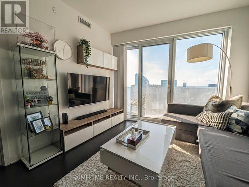 6103 - 100 Harbour Street, Toronto, ON - Indoor Photo Showing Living Room