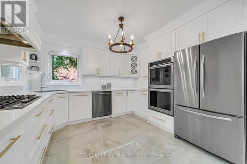 423 Mill Street, Richmond Hill, ON - Indoor Photo Showing Kitchen With Upgraded Kitchen