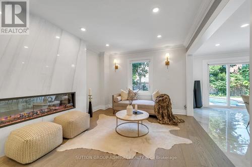 423 Mill Street, Richmond Hill (Mill Pond), ON - Indoor Photo Showing Living Room With Fireplace