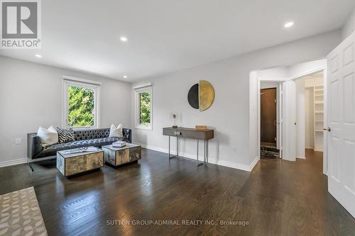 423 Mill Street, Richmond Hill, ON - Indoor Photo Showing Living Room