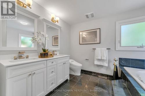 423 Mill Street, Richmond Hill, ON - Indoor Photo Showing Bathroom