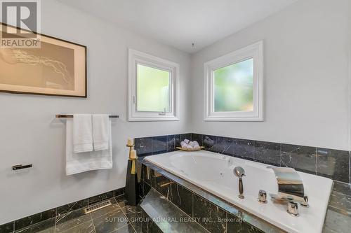 423 Mill Street, Richmond Hill (Mill Pond), ON - Indoor Photo Showing Bathroom