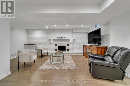 423 Mill Street, Richmond Hill (Mill Pond), ON - Indoor Photo Showing Living Room With Fireplace