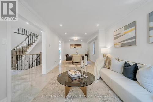 423 Mill Street, Richmond Hill, ON - Indoor Photo Showing Living Room