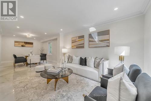 423 Mill Street, Richmond Hill, ON - Indoor Photo Showing Living Room