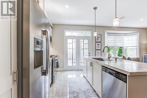 19 Pelham Drive, Vaughan, ON - Indoor Photo Showing Kitchen