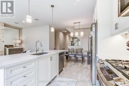 19 Pelham Drive, Vaughan, ON - Indoor Photo Showing Kitchen With Upgraded Kitchen