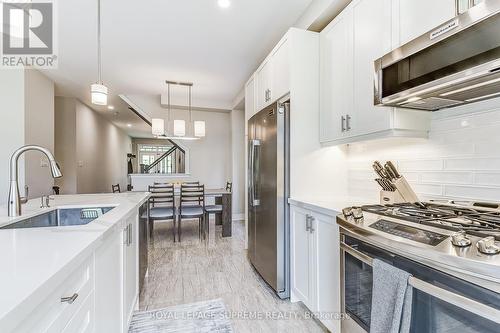 19 Pelham Drive, Vaughan, ON - Indoor Photo Showing Kitchen With Upgraded Kitchen