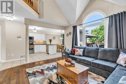 64 Gaw Crescent, Guelph (Pine Ridge), ON - Indoor Photo Showing Living Room