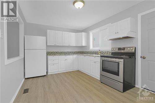 1311 Coldrey Avenue, Ottawa, ON - Indoor Photo Showing Kitchen