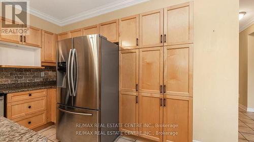 136 Van Scott Drive, Brampton (Northwest Sandalwood Parkway), ON - Indoor Photo Showing Kitchen