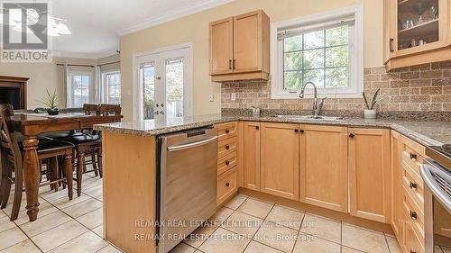 136 Van Scott Drive, Brampton (Northwest Sandalwood Parkway), ON - Indoor Photo Showing Kitchen