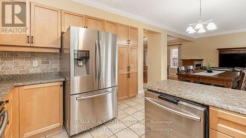 136 Van Scott Drive, Brampton (Northwest Sandalwood Parkway), ON - Indoor Photo Showing Kitchen