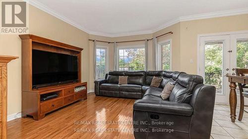 136 Van Scott Drive, Brampton (Northwest Sandalwood Parkway), ON - Indoor Photo Showing Living Room