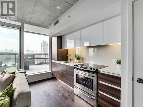 819 - 1190 Dundas Street E, Toronto (South Riverdale), ON - Indoor Photo Showing Kitchen With Upgraded Kitchen