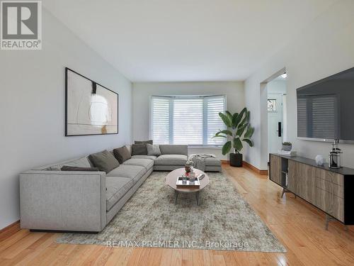 74 Links Road, Vaughan, ON - Indoor Photo Showing Living Room