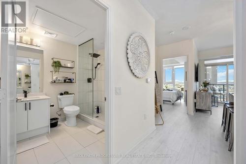 1523 - 9000 Jane Street, Vaughan, ON - Indoor Photo Showing Bathroom