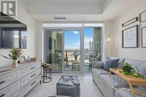 1523 - 9000 Jane Street, Vaughan, ON - Indoor Photo Showing Living Room