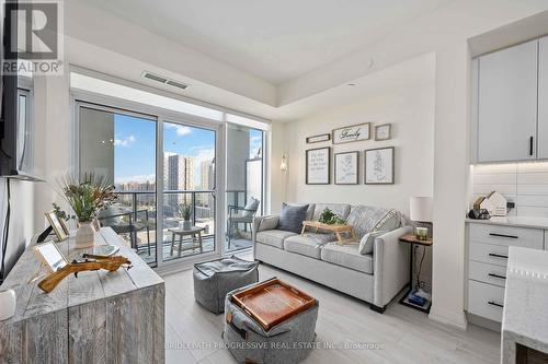 1523 - 9000 Jane Street, Vaughan, ON - Indoor Photo Showing Living Room