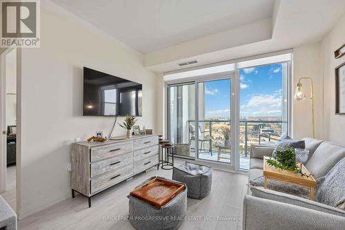 1523 - 9000 Jane Street, Vaughan, ON - Indoor Photo Showing Living Room