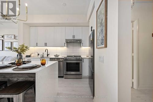 1523 - 9000 Jane Street, Vaughan, ON - Indoor Photo Showing Kitchen With Upgraded Kitchen