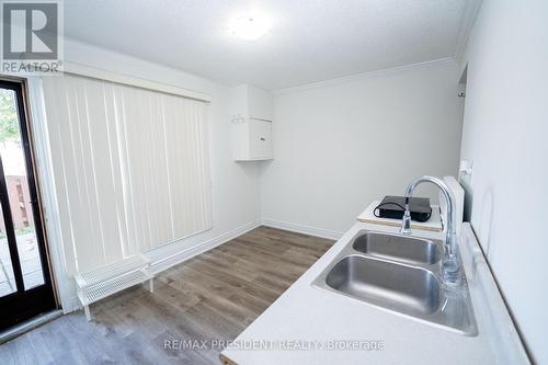 167 - 475 Bramalea Road, Brampton (Southgate), ON - Indoor Photo Showing Kitchen With Double Sink